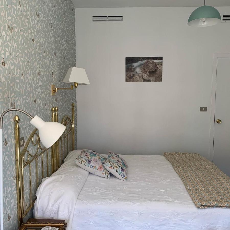 Hostal Pirineos Barbastro Exterior photo